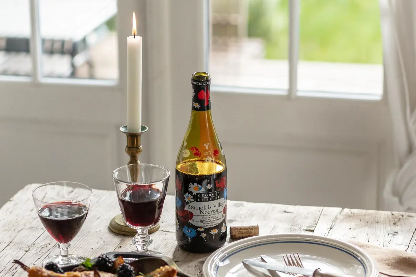 Løgismose Klub 5 2023 Miljø Kresten Worm Leonhard Løgismose Kylling Med Jordskokker, Kastanjer Og Rosmarin Beaujolais Nouveau 2 Low (1)